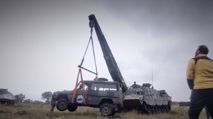 Lifting a 2-tonne vehicle with a 1 kg link Lifting a 2-tonne vehicle with a 1 kg link