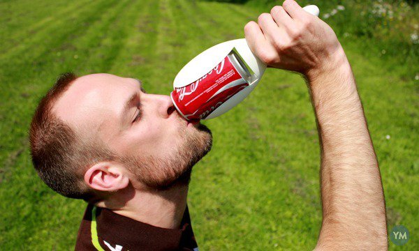 Use the SambaCan to keep your drink cool