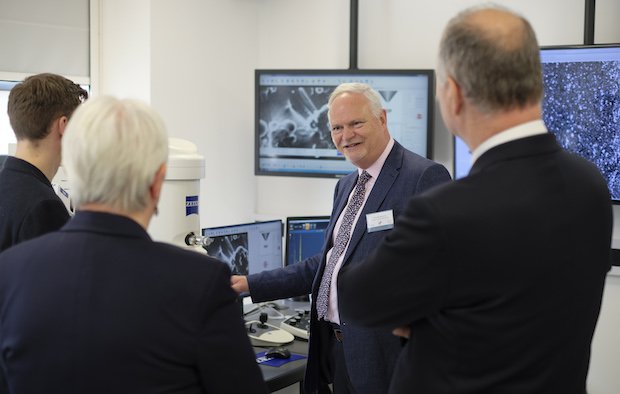 HIIP director Michael Wilson explains use of scanning electron microscopy for AM part verification.jpg HIIP director Michael Wilson explains use of scanning electron microscopy for AM part verification.jpg