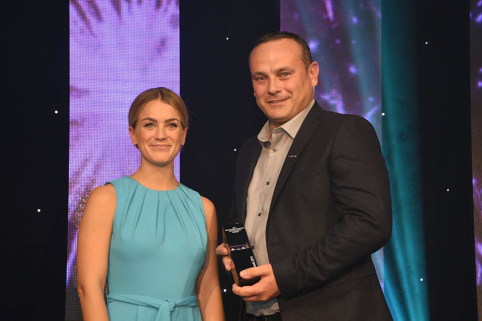 Carbon - Consumer Pro.jpg Carbon - Consumer Pro.jpg