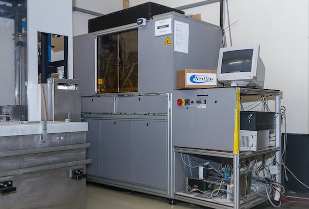 Materialise 1st_stereolithography_machine