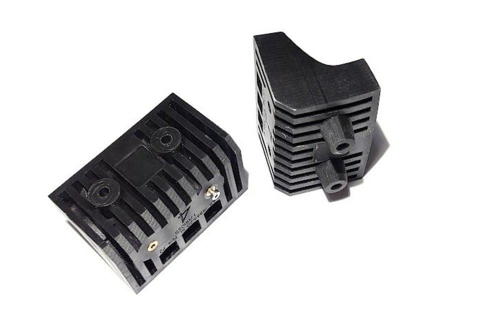 AIRSKIN mounting brackets for big industrial robots made from Carbon UMA 90 AIRSKIN mounting brackets for big industrial robots made from Carbon UMA 90