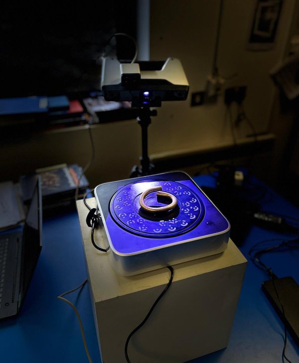 Bangle is 3D scanned Bangle is 3D scanned