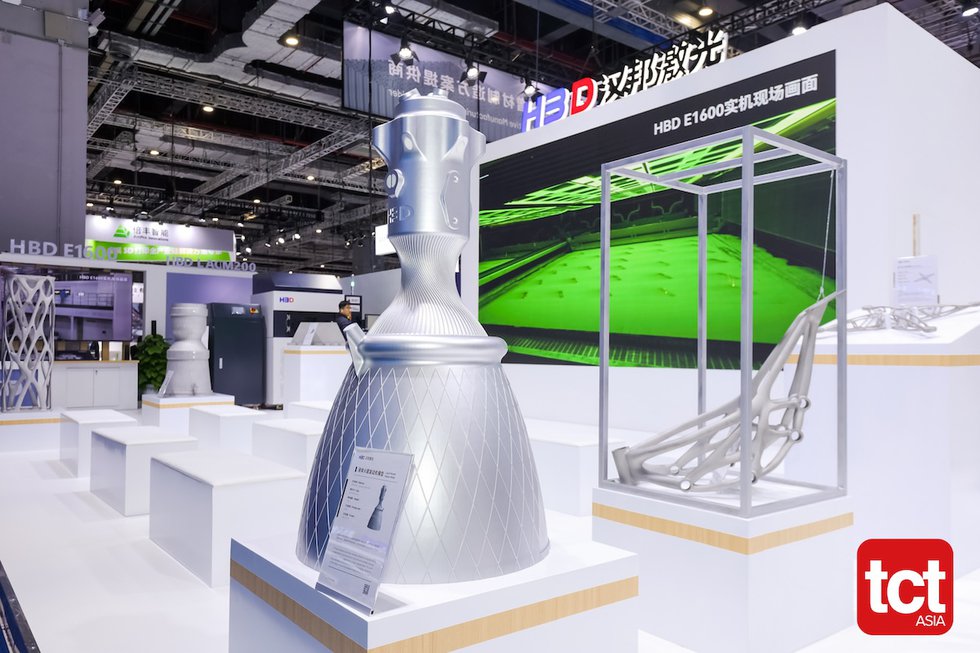 Liquid rocket engine model HBD.jpg Liquid rocket engine model HBD.jpg