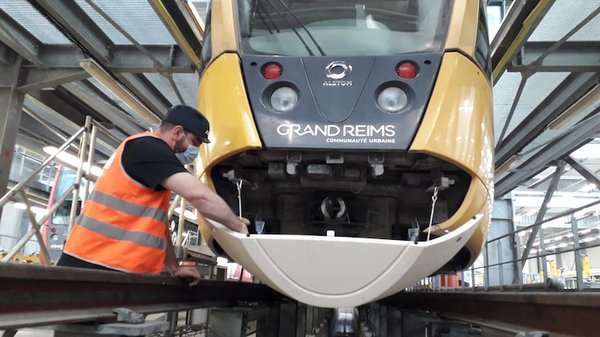 ©ALSTOM Tram Custom Front Fairing 3D Printed by Stratiforme Industries 1.jpg ©ALSTOM Tram Custom Front Fairing 3D Printed by Stratiforme Industries 1.jpg