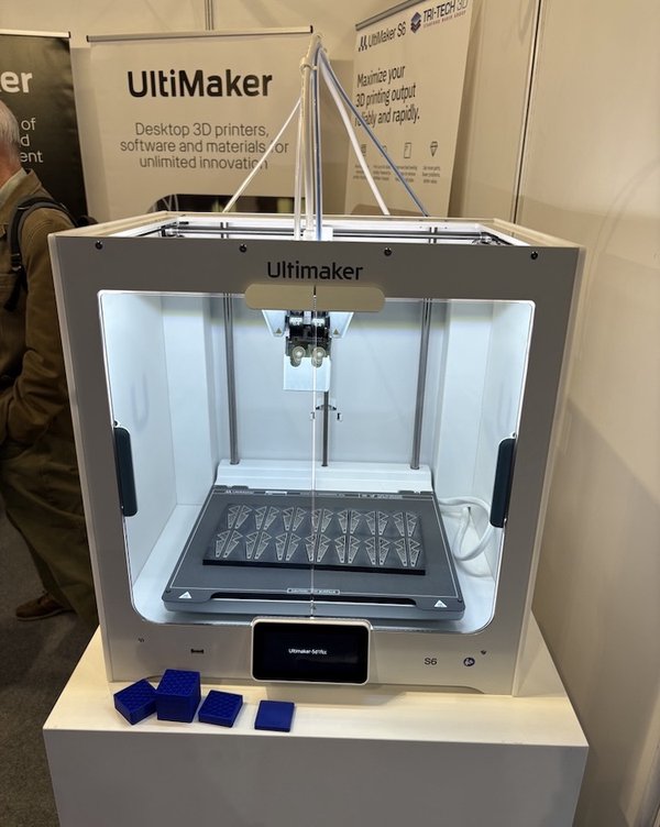 UltiMaker S6