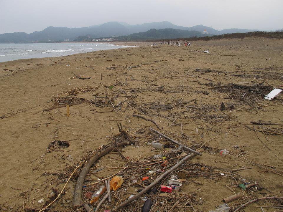 Taiwanese beaches are littered with plastic beverage cups Taiwanese beaches are littered with plastic beverage cups