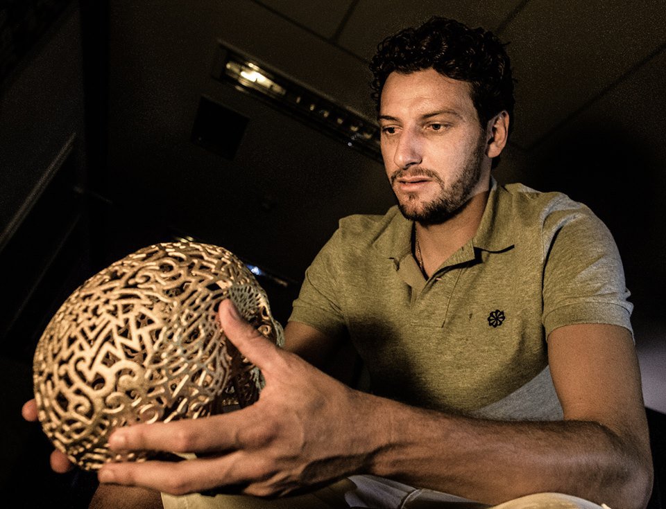 Former Manchester City player Elano says to get the trophy you must "Destroy el Casa"