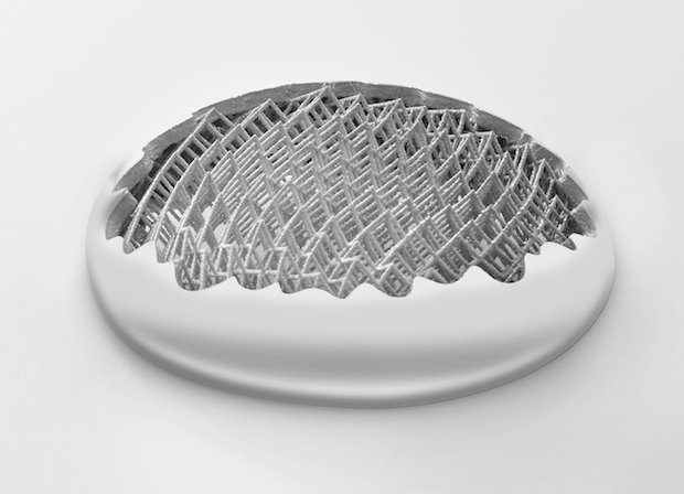 Silver decorative item by Nuovi Gioielli Srl.jpg Silver decorative item by Nuovi Gioielli Srl.jpg