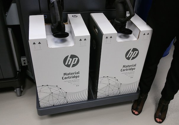HP's 3D printing material cartridge system.jpg