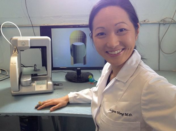 Julielynn+in+front+of+a+3d+printer.jpeg Julielynn+in+front+of+a+3d+printer.jpeg