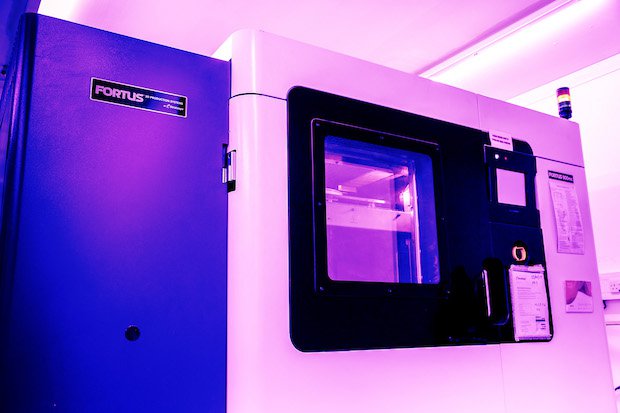 Fluxaxis Strat Fortus 900mc      Stratasys Fortus 900mc at Fluxaxis.