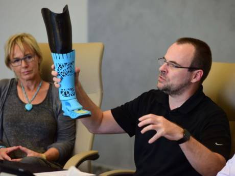 Gulf Region prosthetic                Belinda Gatland (left) and Sebastian Giede during a press conference held to unveil the region’s fully 3D-printed prosthetic leg at Dubai Health Autho...