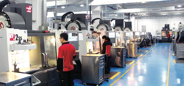 Star Rapid employees on the factory floor - Star Prototype