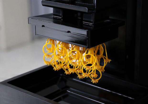 EnvisionTEC Easy Cast-2.0 trees      Spruing trees printing on the Vida cDLM in Easy Cast 2.0