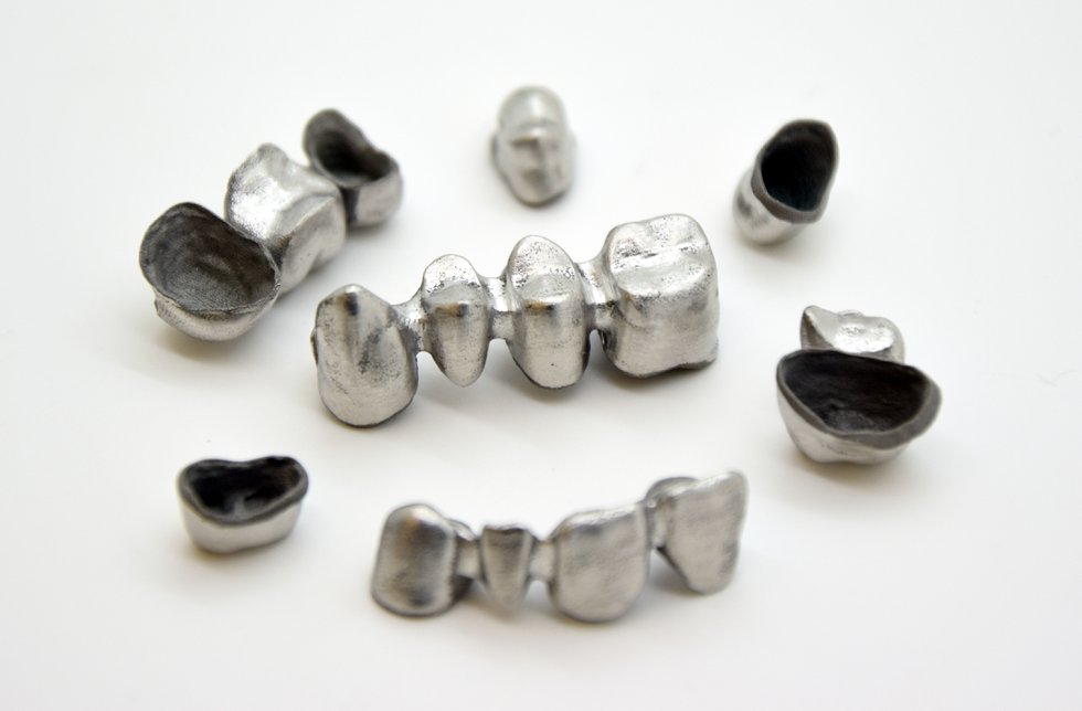 Dental implants 3D printed by Yndetech on their 3D Systems' ProX DMP 100.