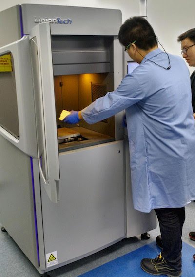 UnionTech chicago                Engineer removing bench mark parts from a PILOT 250 machine. - UnionTech