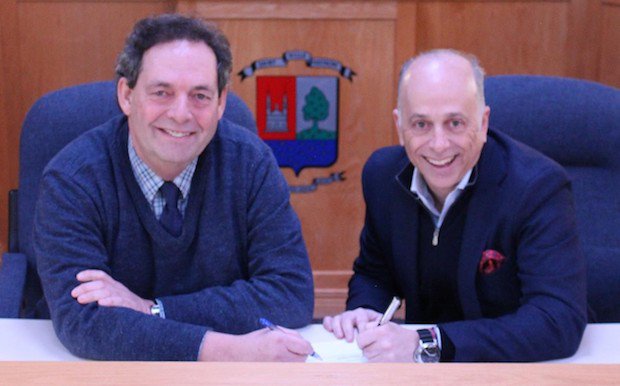 City of Saint-Eustache Mayor Pierre Charron (L) and AP&C President and CEO Alain Dupont (R).