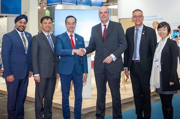 Thyssenkrupp Singapore      Dr. Kaufmann together with Dr. Koh, Senior Minister of State for Trade and Industry, Mr. Lim, Assistant MD EDB, Mr Bay, Singapore Ambassador in Germany, and EDB...