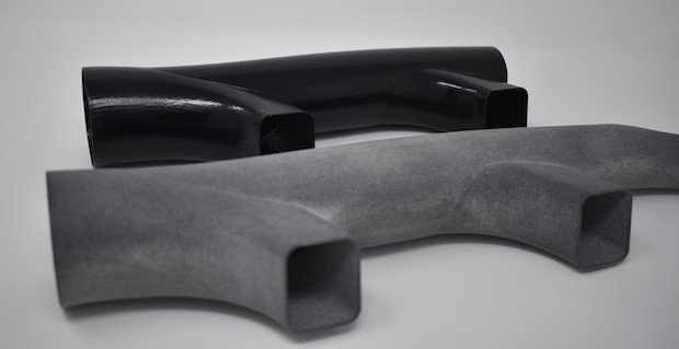 Automotive duct (thin walled complex geometry) — HP Nylon 12. Before and after smoothing using PostPro3D system.
