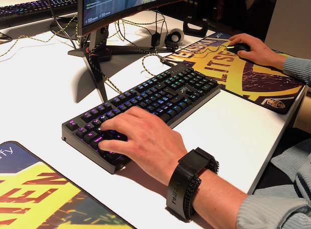 UNYQ gaming products      Biometric wrist support 3D printed by UNYQ. - UNYQ