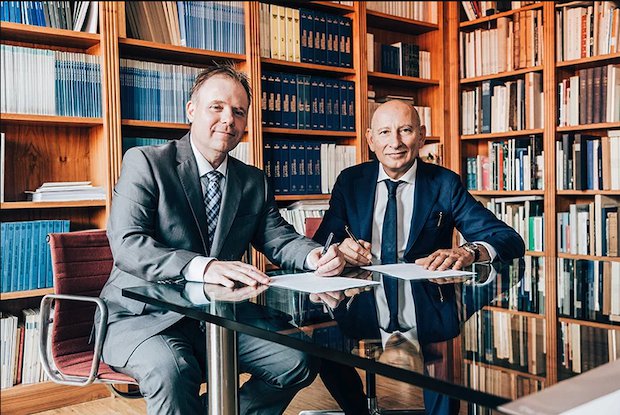 Beam IT Sandvik      Kristian Egeberg, President of Sandvik Additive Manufacturing, and Mauro Antolotti, Chairman and founder of Beam IT, signing the deal in Milan, Italy. - Sandvik