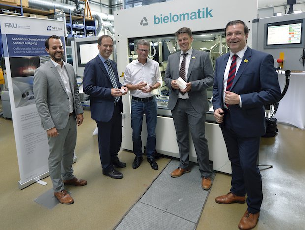 Christian Wiesner, FIT Additive Manufacturing Group; Prof. Dr.-Ing. Dietmar Drummer, FAU/LKT; Bavarian Minister of Science Bernd Sibler; Tobias Beiss, bielomatik; Juergen Lochner, bielomat...