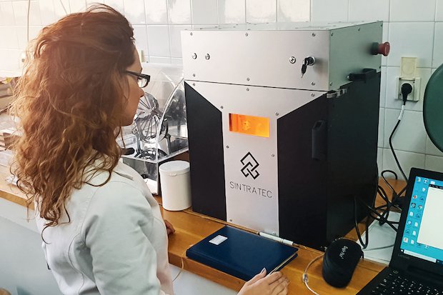 University of Belgrade Sintratec Kit      Marijana Madzarevic operating the Sintratec Kit.