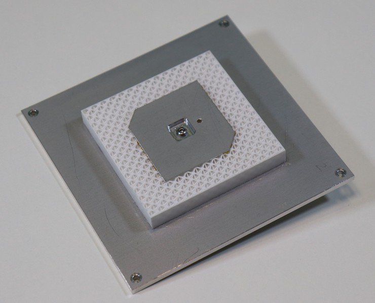 Anywaves' GNSS L1 / E1 Band antenna printed with 3DCERAM technology.      Anywaves' GNSS L1 / E1 Band antenna printed with 3DCERAM technology.