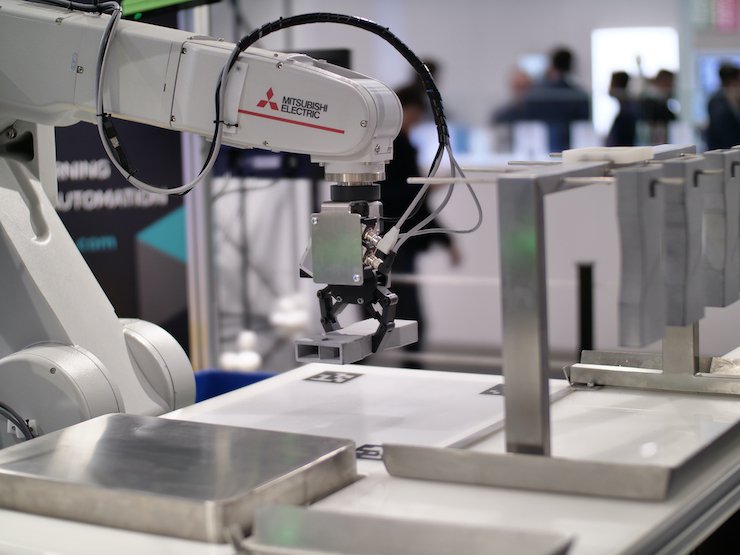 AMT’s Mitsubishi robot live in action at Formnext 2019.      AMT’s Mitsubishi robot live in action at Formnext 2019. - AMT