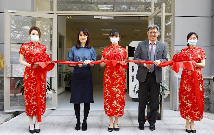 The Shanghai facility features four Freeformers for additive manufacturing of benchmark parts and customer training. - ARBURG GmbH + Co KG