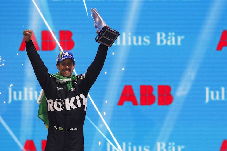 Formula E 2021-2022: Diriyah ePrix II      RIYADH STREET CIRCUIT, SAUDI ARABIA - JANUARY 29: Lucas Di Grassi (BRA), ROKiT Venturi Racing, 3rd position, with his trophy during the Diriyah e...