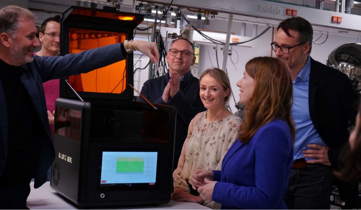 From left: Dirk Radzinski (CEO, xolo), Prof. Stefan Hecht (CSO, xolo), Frank Carsten Herzog (HZG Group), Dr. Elisabeth Schrey (DeepTech & Climate Fonds), Dr. Anna Christmann (Bundesministe...