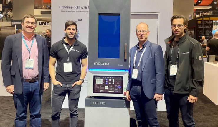 Meltio and Siemens managers with the Meltio M450 metal 3D printer. - Siemens/Meltio