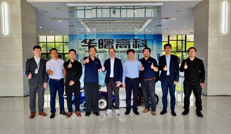 From left to right: Vince Zhao (Farsoon Director of Business Development – AMEA region), Hong Wei Kang (Siemens Key account manager), Wei Cheng Wen (Siemens Business Development Manager), ...