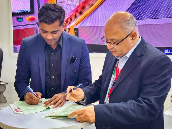 Maneck Behramkamdin & Vinu Vijayan sign partnership agreement at Aeroindia 2025. - EOS
