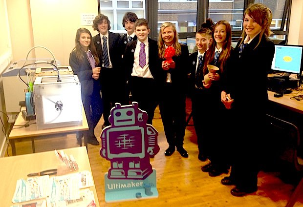 Cleethorpes Academy and their Ultimaker - Pupils at Cleethorpes Academy, UK, pose with their Ultimaker, which they received as part of the CREATE Education Project.