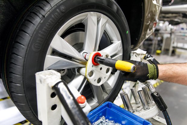 VW Autoeuropa wheel protection jig