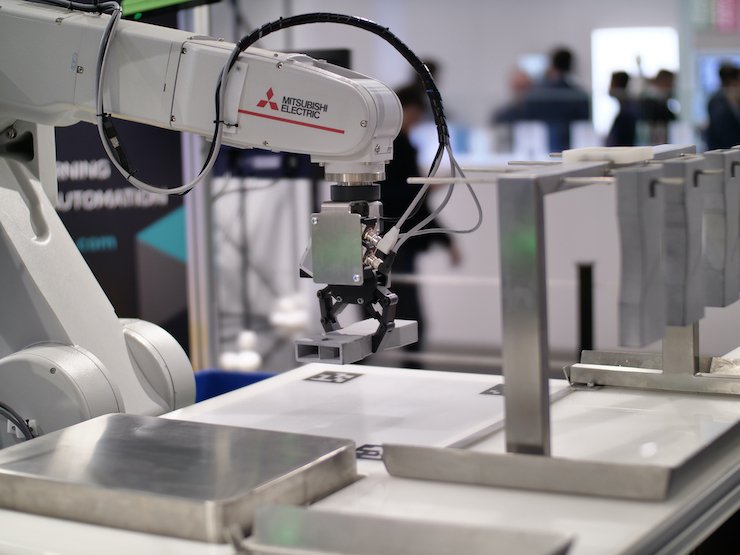 AMT’s Mitsubishi robot live in action at Formnext 2019.