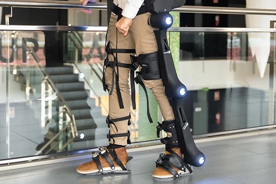 ird-hank-plus-exoskeleton-walking.png