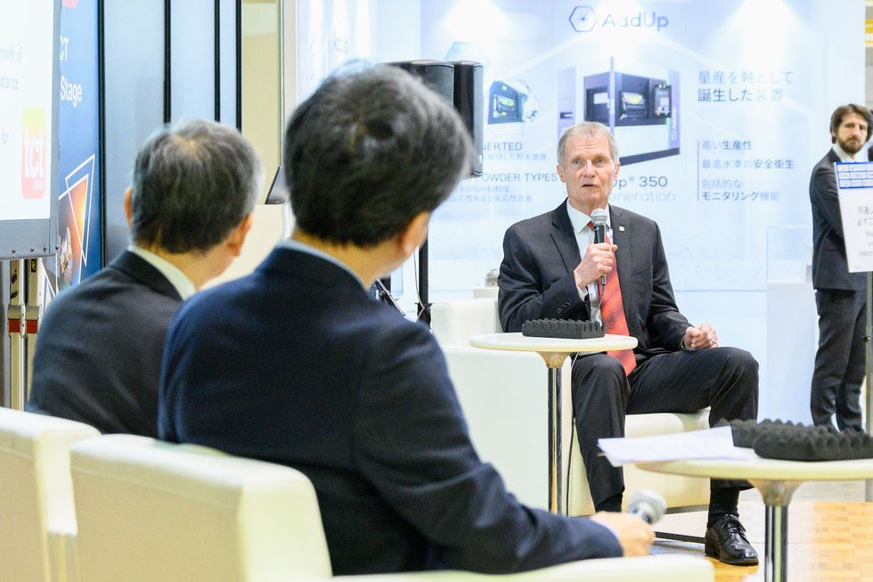 Terry Wohlers on stage with the Japan 3D Printing Industrial Technology Association